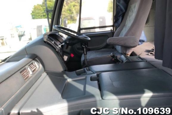 Nissan UD in White for Sale Image 3